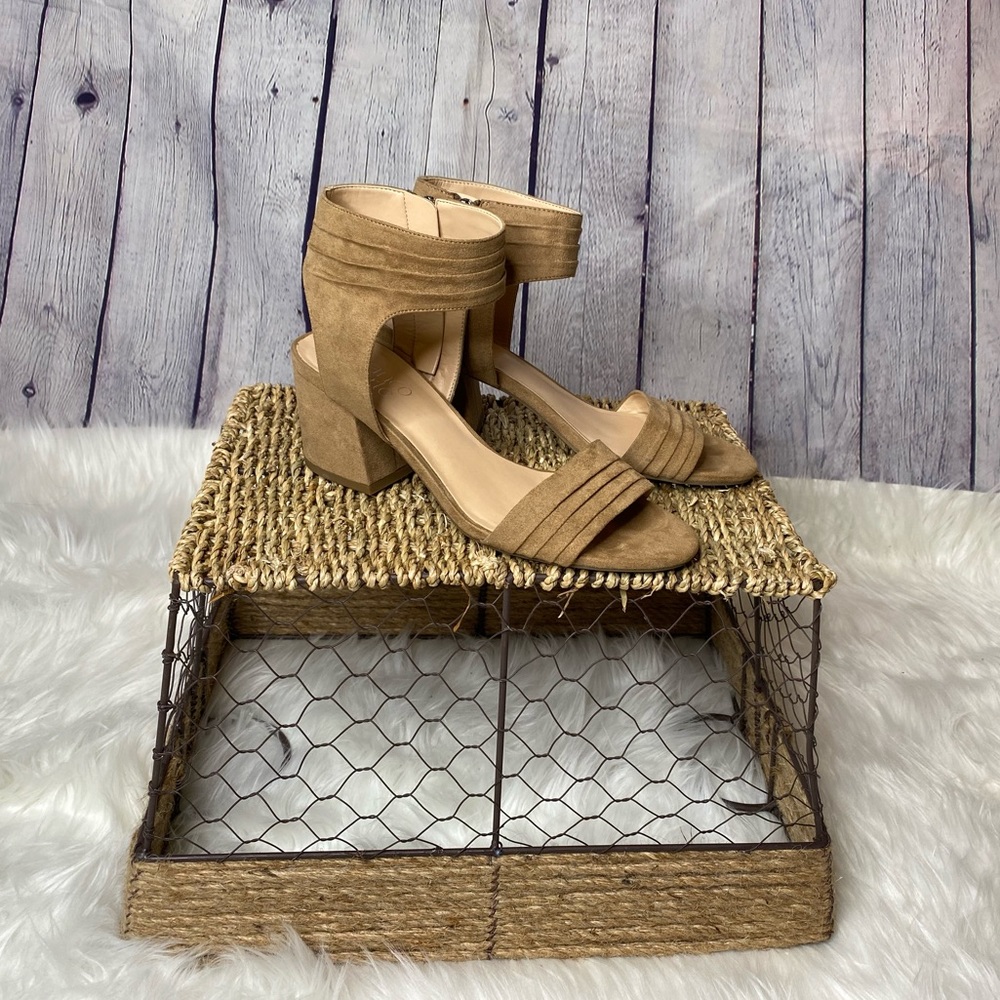 Sz. 8 Suede sandal with 2” heel